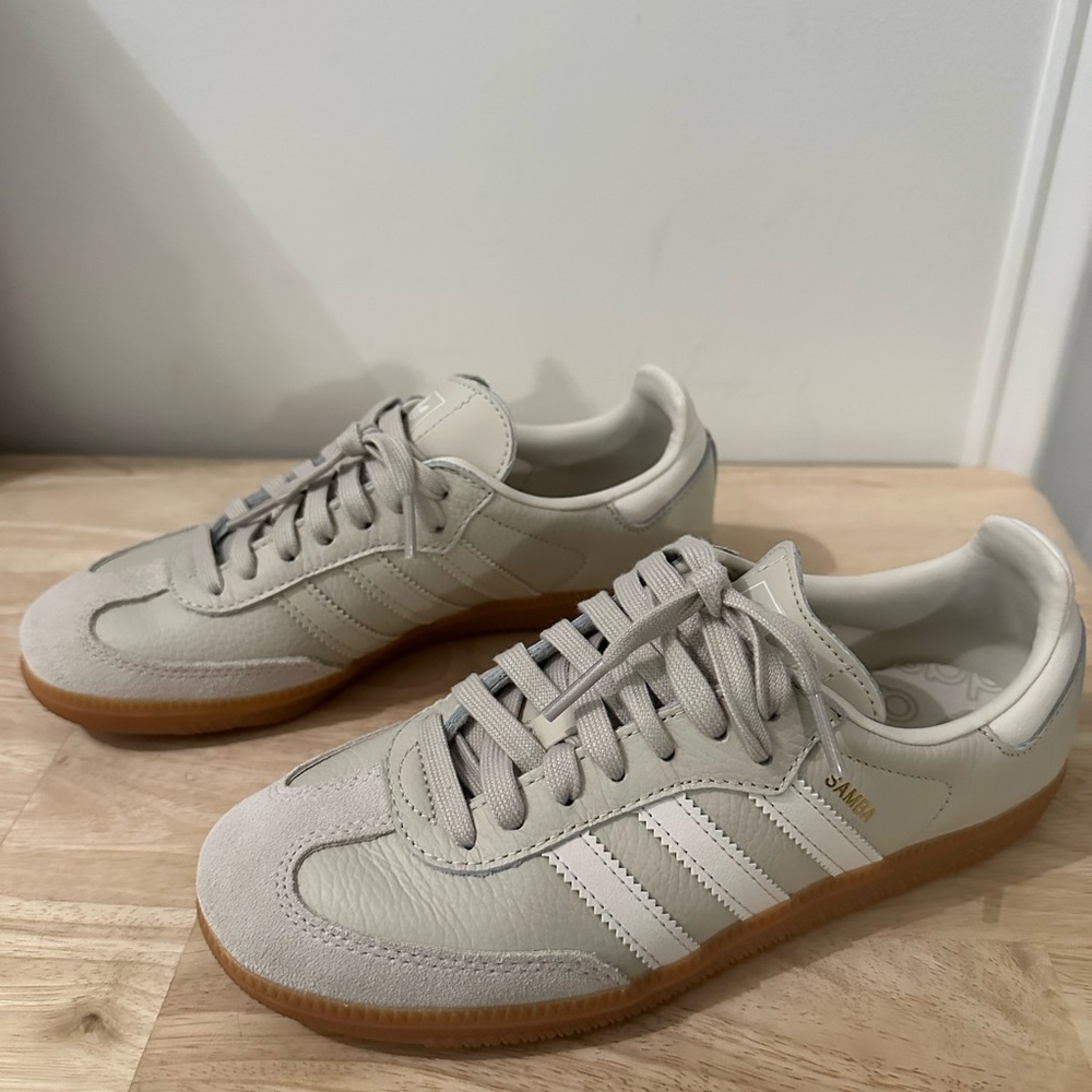 Adidas Samba in Aluminum/ Chalk size M4.5/W5.5